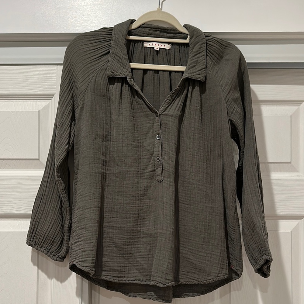 XiRENA Green 3/4 Sleeve Polo Blouse